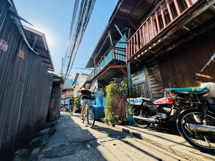 Bangkok: Temples, Canals & Local Life Bike Tour - Why Thonburi makes a better cycling setting