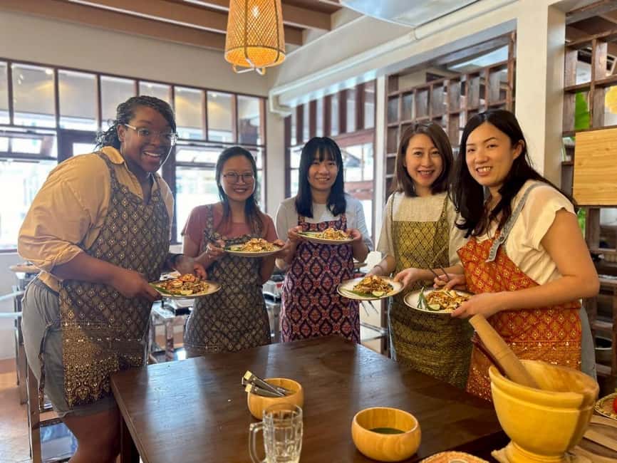 Bangkok: Thai Cooking Class With 4 Dishes & Thai Drink - A personal cooking station for every participant