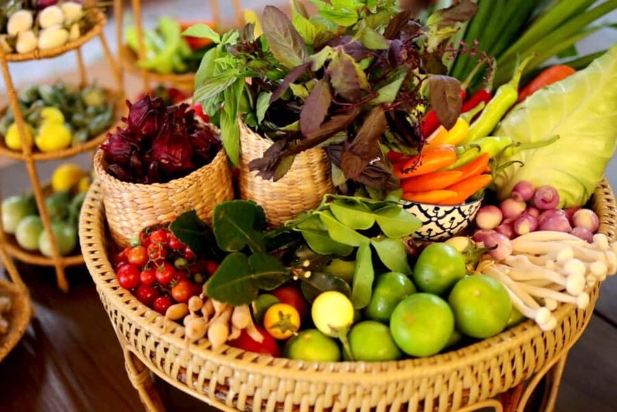 Bangkok: Thai Cooking Class With 4 Dishes & Thai Drink - Eat together in a family-style setting