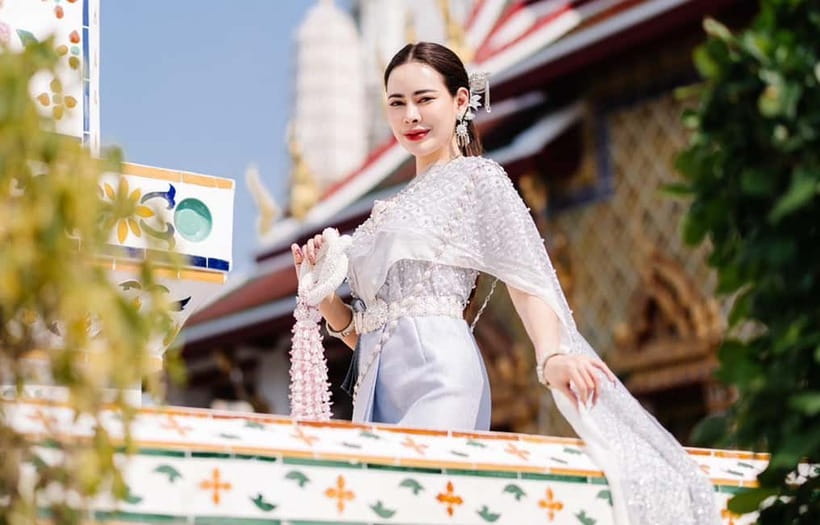 Bangkok: Thai Costume Rental + Hairdo, Makeup & Accessories - Choosing a Thai costume in several sizes and styles