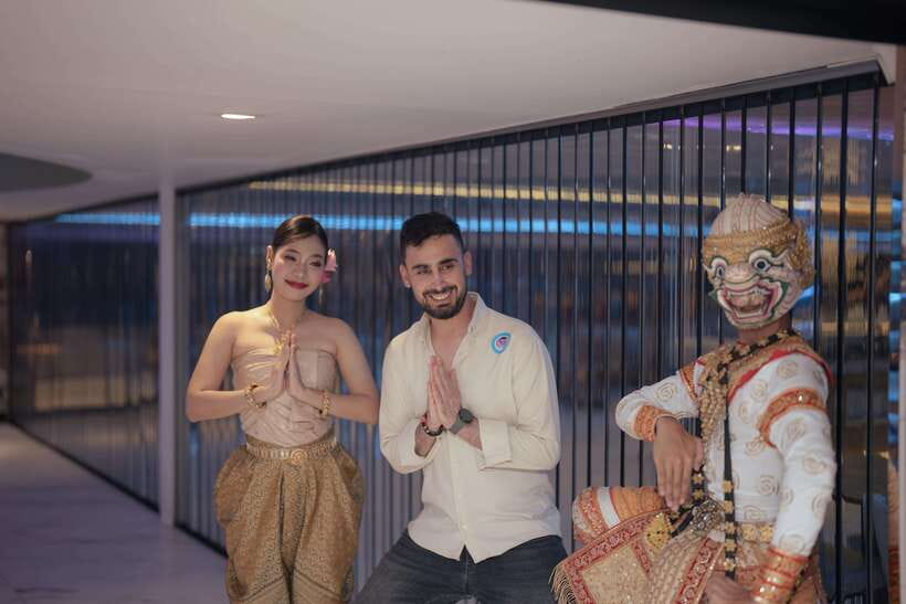 Bangkok: The Planet Chao Phraya River Dinner Cruise - Seafood, international dishes, and the buffet question