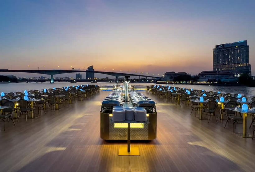 Bangkok:The Planet Sunset&Dinner Cruise on Chao Phraya River - The Buffet: Broad Choice, Uneven Moments