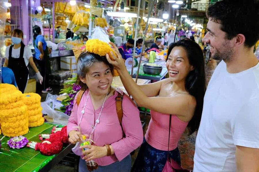 Bangkok: Tuk Tuk Adventure Chinatown Michelin Food & Temples - Key points at a glance