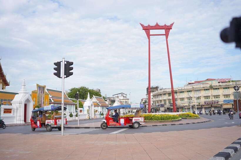 Bangkok: Tuk Tuk Day Pass App & Boat Chao Phraya River - Using Silom as your southern base
