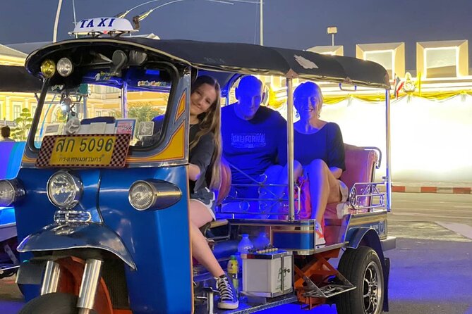 Bangkok Tuk-Tuk Tour by Night with Chinatown Street Food Meal - Seeing the Grand Palace and Wat Pho after dark