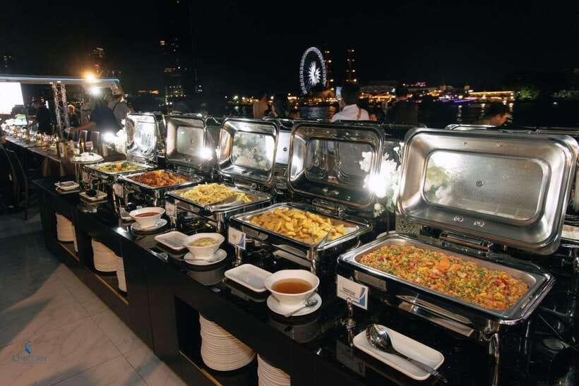 Bangkok: Unicorn Chao Phraya River Dinner Cruise - Live music, dance, and the evening mood