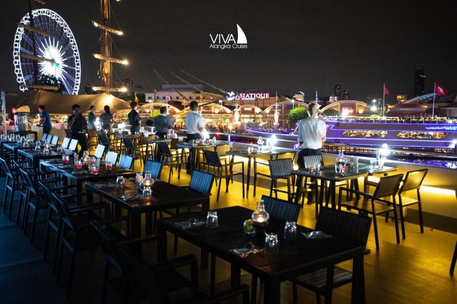 Bangkok: Viva Alangka Chao Phraya Dinner Cruise - Seeing the Grand Palace from the water