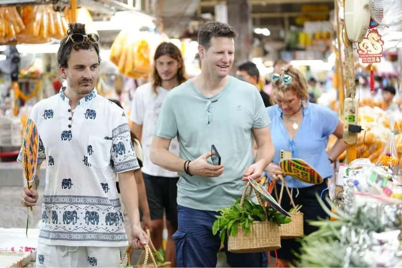 Bangkok: White Lotus Thai Cooking Class with Market Tour - A clean cooking school with a friendly, home-like feel