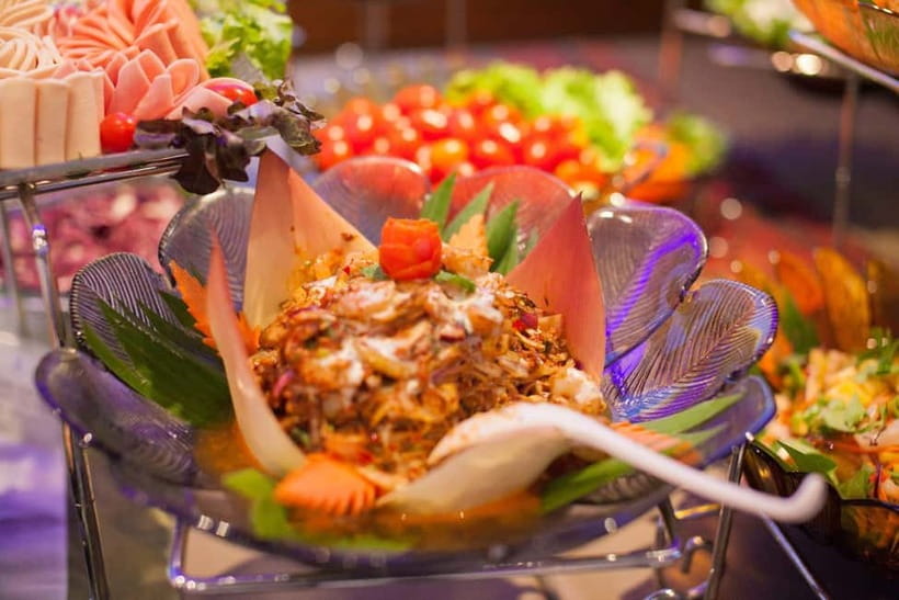 Bangkok: White Orchid Chao Phraya Cruise, Thai Buffet & Beer - Thai dance, live music, and the 19:00 cabaret