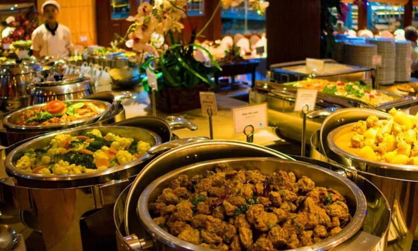 Bangkok: White Orchid Chao Phraya Cruise, Thai Buffet & Beer - Bangkok landmarks after sunset