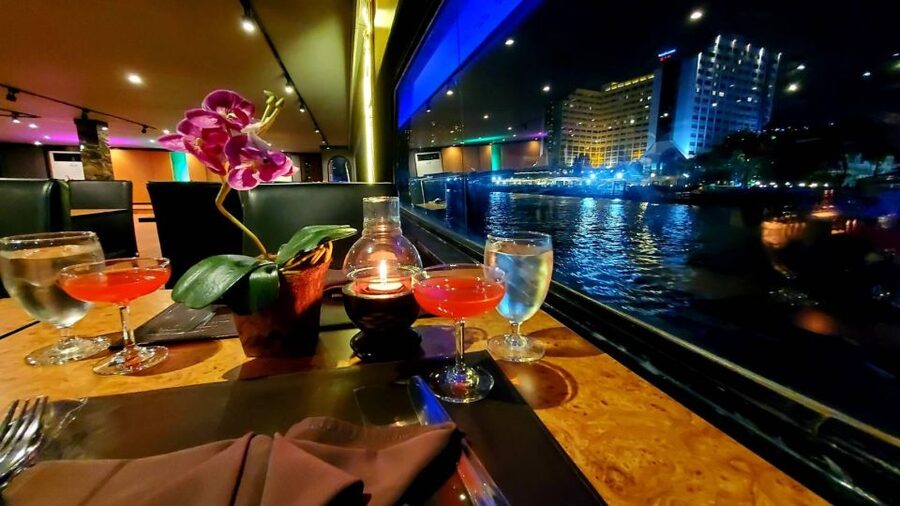 Bangkok: White Orchid Chao Phraya Dinner Cruise - The buffet: generous choice, uneven expectations