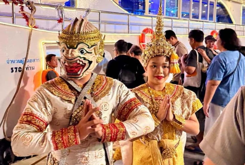 Bangkok: White Orchid Chao Phraya Dinner Cruise free Beer - Bangkok at night from the Chao Phraya River
