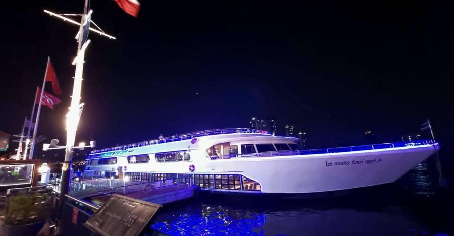 Bangkok: White Orchid Chao Phraya Dinner Cruise - Choosing between Asiatique and ICONSIAM
