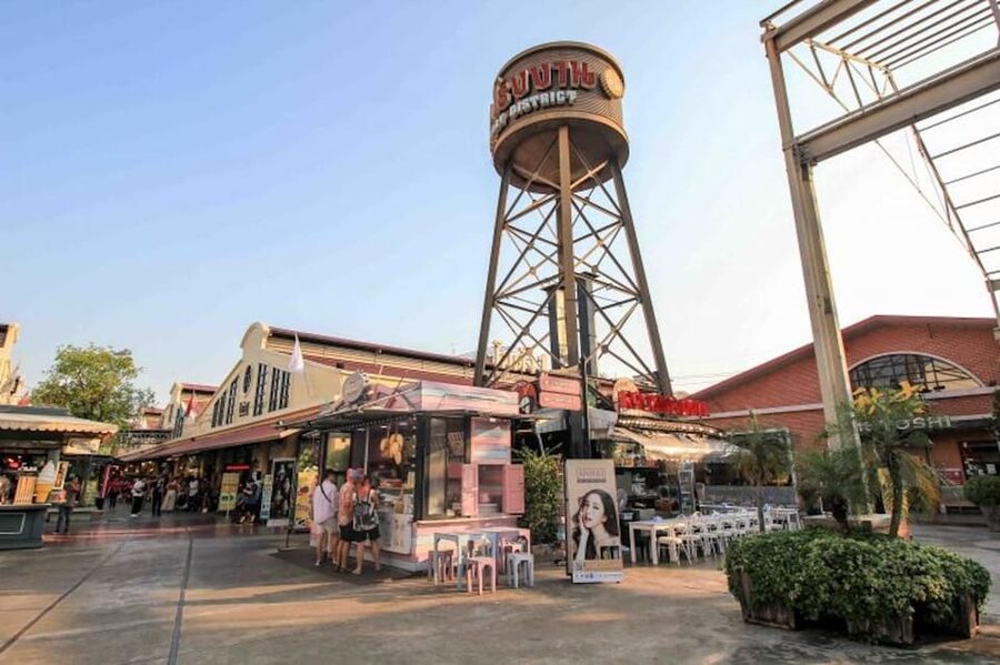 Bangkok with a Private Car and Driver Customizable Tours - Who should book this experience?