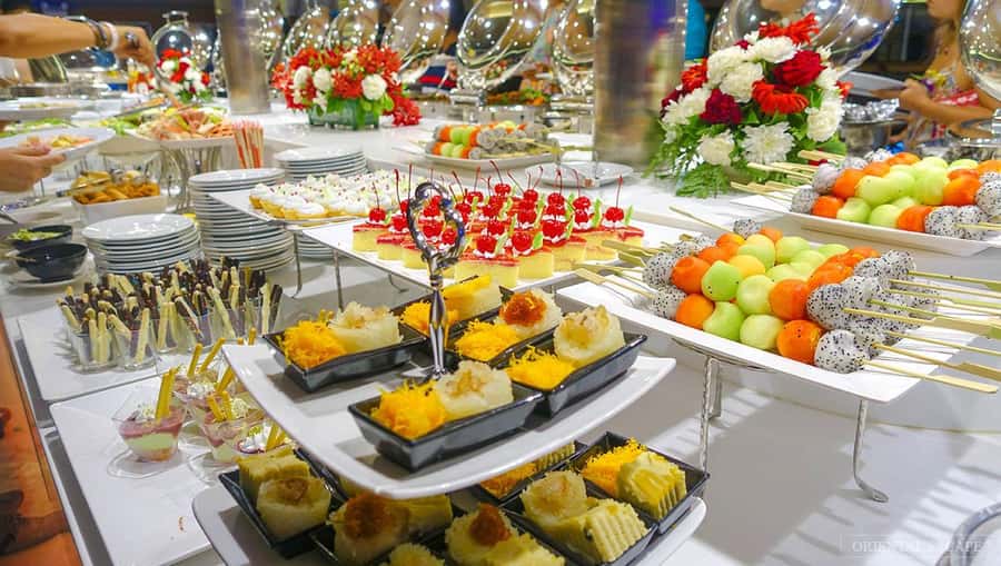Bangkok: Wonderful Pearl Dinner Cruise and Live Performance - Live music, Thai dance, and cabaret