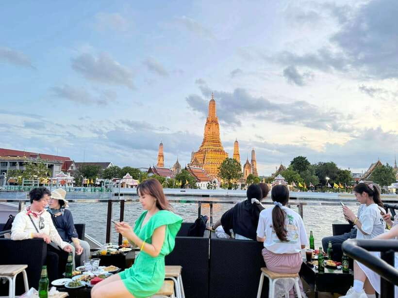 Bangkok: Yodsiam Sightseeing Cruise Snacks & Unlimited Beer - Getting to Asiatique and finding the boat