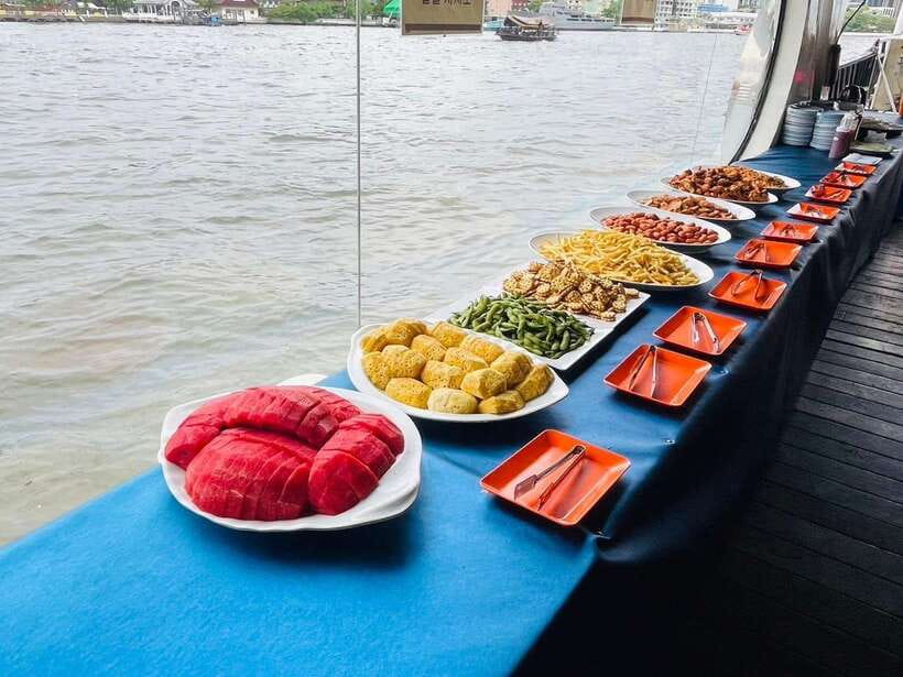Bangkok: Yodsiam Sightseeing Cruise Snacks & Unlimited Beer - Food, beer, and the onboard mood