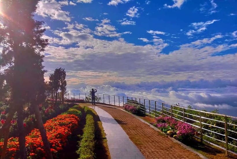 Chang Mai: Doi Inthanon Day Tour w/Waterfalls & Hilltribes - The King’s and Queen’s Pagodas