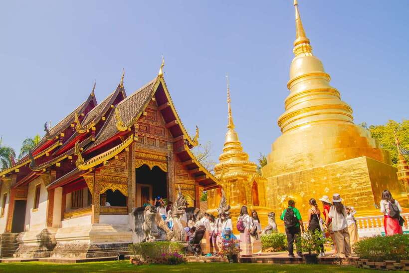 Chiang Mai: 3 Hour Old City and Temples Guided Walking Tour - Wat Phra Singh’s Mosaics and Lion Buddha