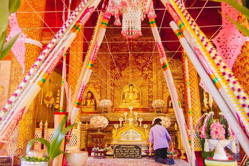 Chiang Mai: 3 Hour Old City and Temples Guided Walking Tour - What $16 Really Buys You