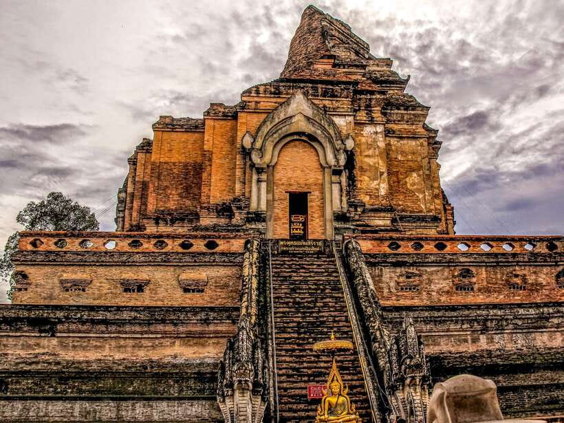 Chiang Mai: 3 Hour Old City and Temples Guided Walking Tour - Wat Phan Tao’s Teak Carvings