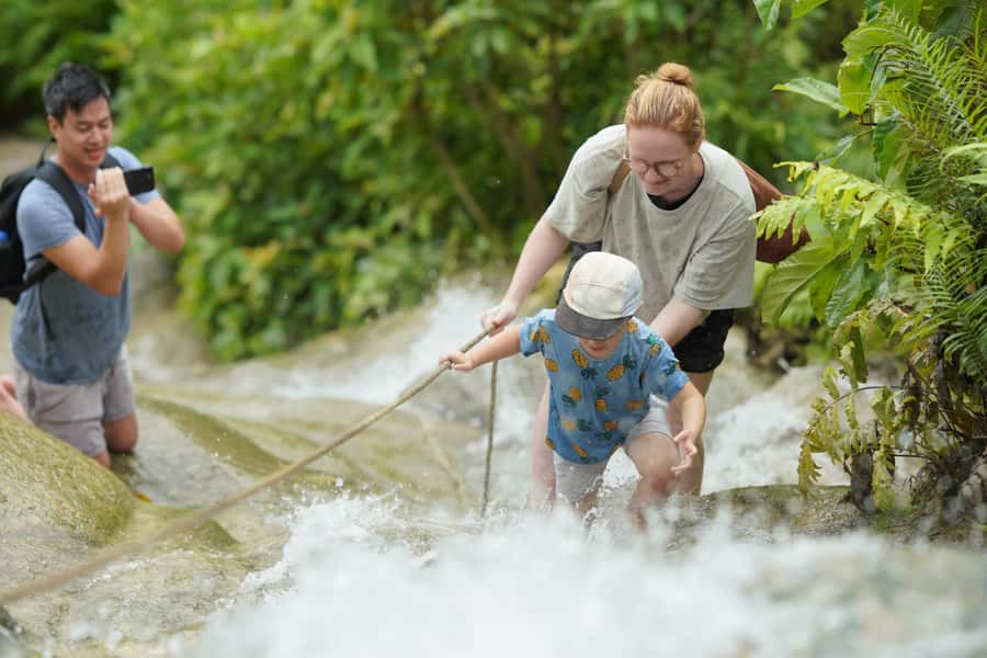 Chiang Mai: Bua Thong Sticky Waterfall & Huge Cave & Buffet - Nam Phu Chet Si and the seven-color fountain