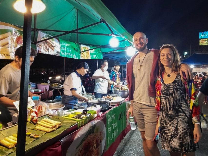 Chiang Mai: Chiang Mai Bar Hopping Guided Night Tour - The red-taxi ride to Ton Lam Yai Market