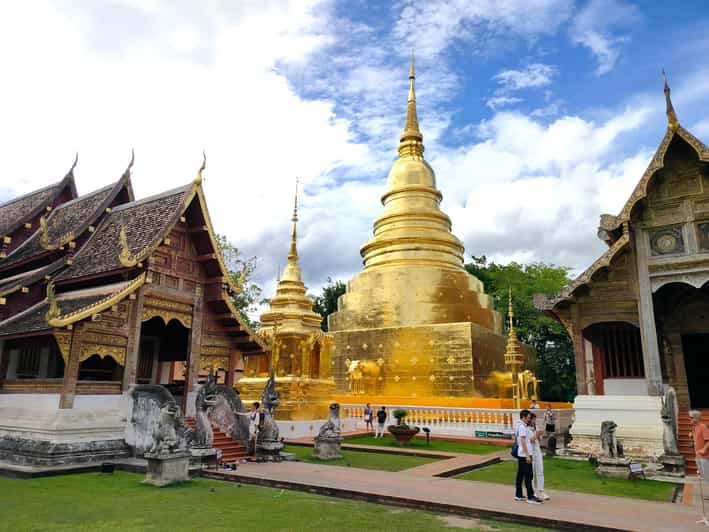 Chiang Mai: Chiang Mai Old City Twilight Walking Tour - Why twilight is the right time for Chiang Mai’s Old City