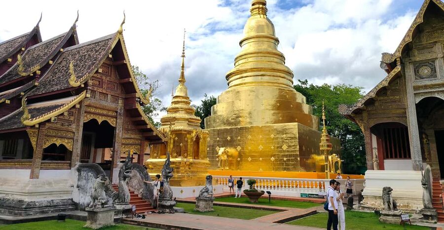 Chiang Mai: Chiang Mai Old City Twilight Walking Tour - Wat Chedi Luang and the weight of the old brick chedi