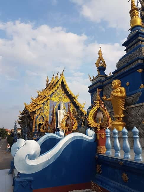Chiang Mai: Chiang Rai Temples and Long-Neck Karen Village - Lunch keeps the busy route moving