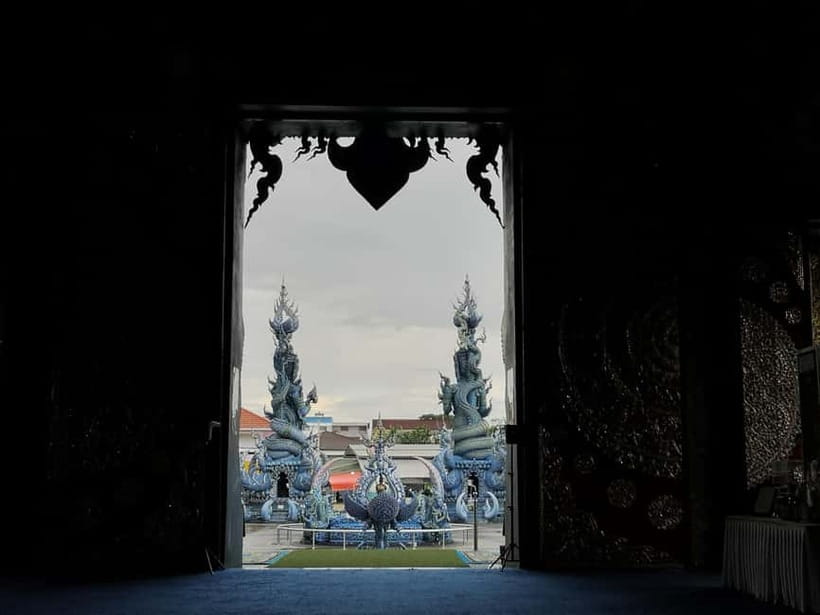Chiang Mai: Chiang Rai Temples and Long-Neck Karen Village - What the guide and vehicle mean for your day