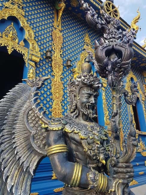 Chiang Mai: Chiang Rai Temples and Long-Neck Karen Village - Clothing, gear, and physical effort