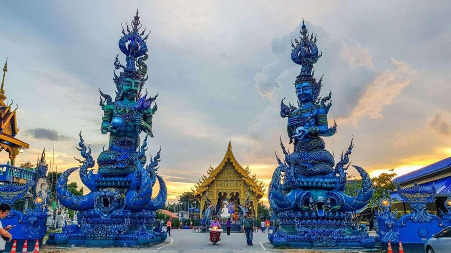 Chiang Mai: Chiang Rai Temples & Black House Discovery Tour - Three very different sides of Chiang Rai