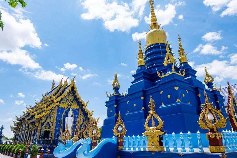 Chiang Mai: Chiang Rai Temples, Karen Tribe and Hot Springs - The guide can shape the whole experience