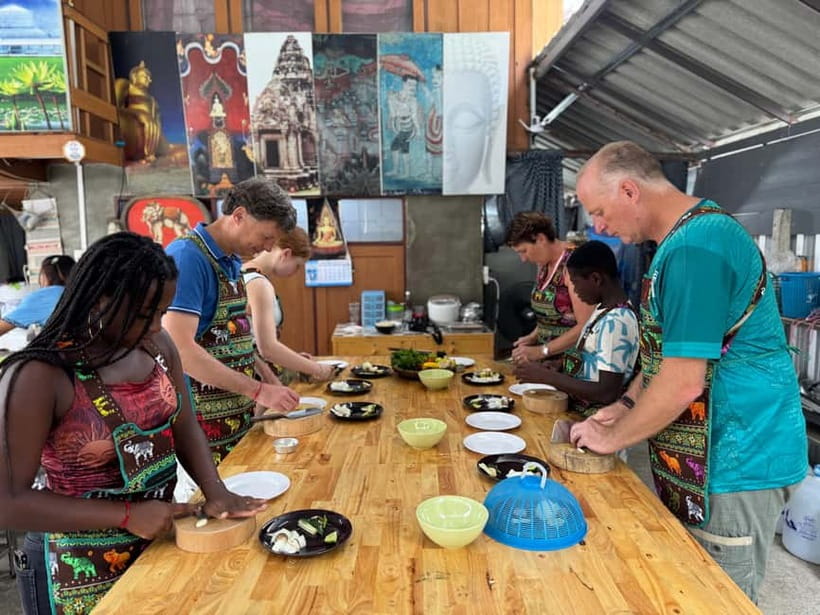 Chiang Mai: Cooking Class with Market and Pickup - Choose from soups, stir-fries, and curries