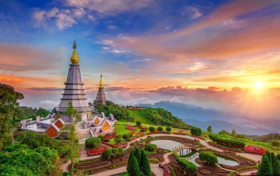 Chiang Mai: Doi Inthanon Park and Pha Dok Siew Hike Day Trip - The King’s and Queen’s Pagodas