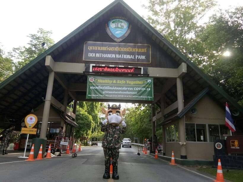 Chiang Mai: Doi Inthanon Park Tour & Kew Mae Pan Trail Hike - Karen and Hmong markets: useful stops, not just filler