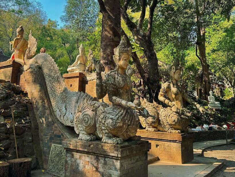 Chiang Mai: Doi Suthep and Wat Pha Lat Temple Evening Tour - Wat Pha Lat Starts the Evening in the Forest