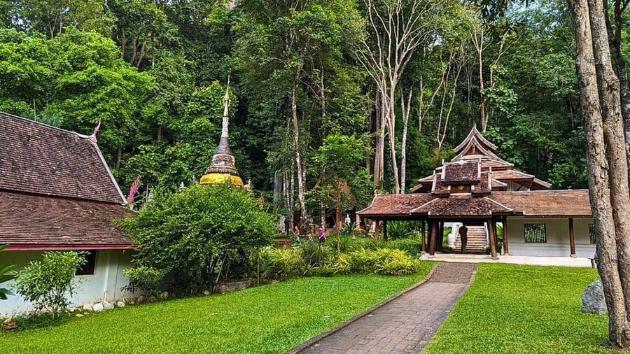 Chiang Mai: Doi Suthep and Wat Pha Lat Temple Evening Tour - The White Temple and Blue Temple Need Careful Clarification