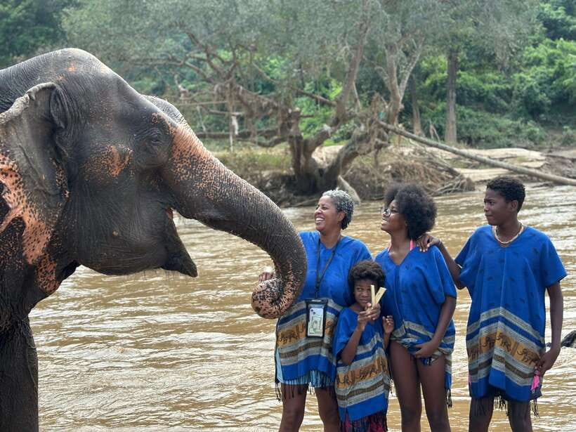 Chiang Mai: Elephant Sanctuary, Long Neck & Sticky Waterfall - Meeting the Long Neck community