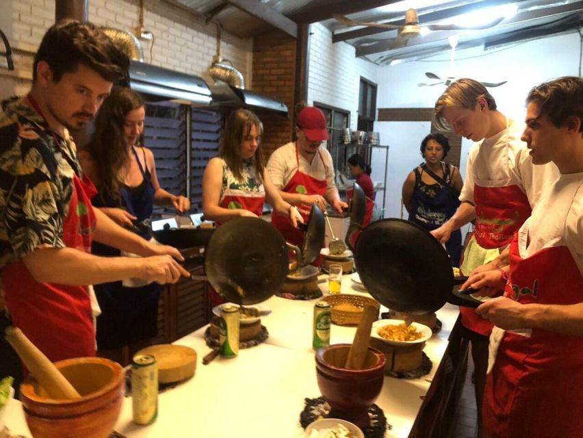 Chiang Mai: Evening Cooking Class and Local Market Visit - Choosing Pad Thai, khao soi, or curry