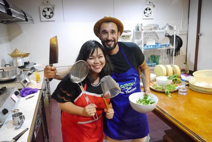 Chiang Mai: Evening Cooking Class and Local Market Visit - A short walk through the organic garden
