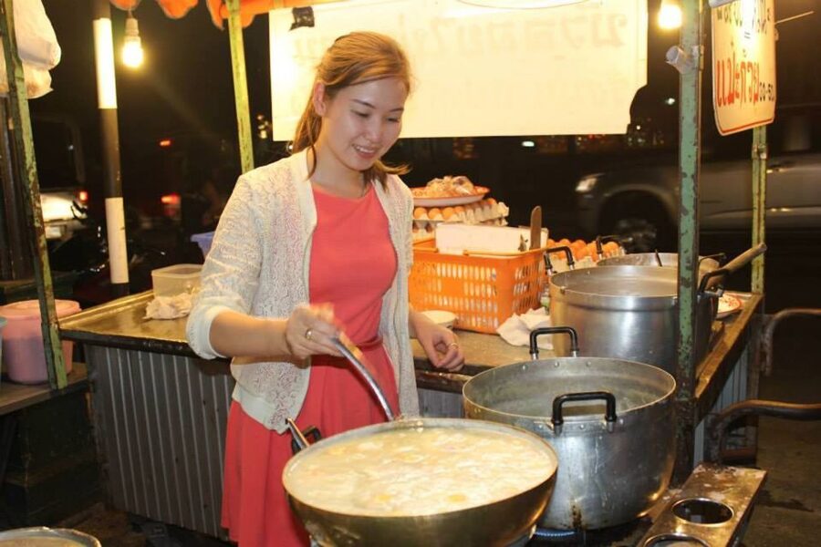Chiang Mai: Evening Local Street Food Market Tour - First market stop: learning how Chiang Mai eats