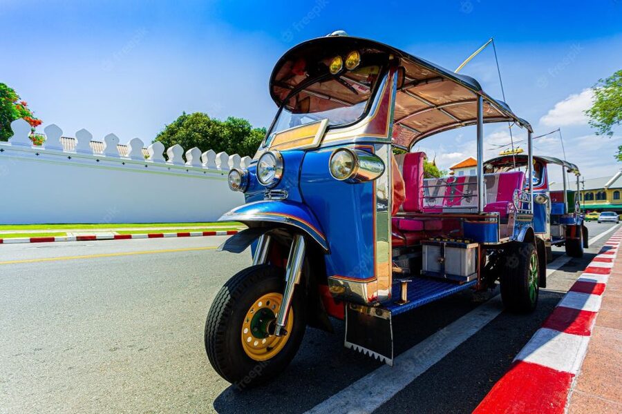 Chiang Mai: Exploration of Old City by Private Tuk-Tuk - Tha Phae Gate and the old moat