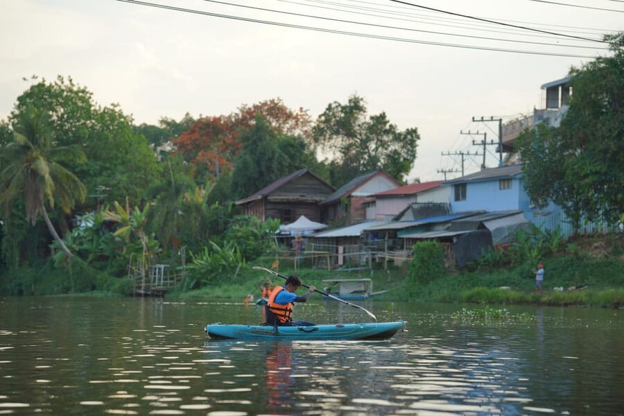 Chiang Mai:Explore kayaking through Mae Ping River on sunset - Warorot Market from the water