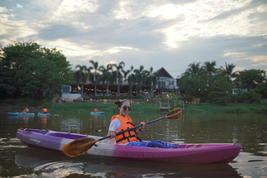 Chiang Mai:Explore kayaking through Mae Ping River on sunset - Three or four bridges, bird nests, and city traffic