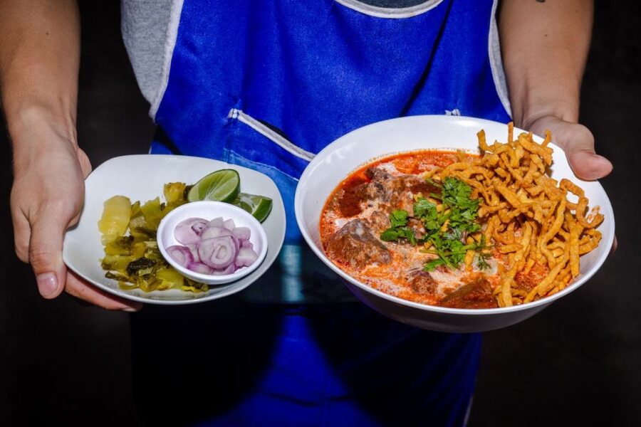 Chiang Mai: Food Tour by Songtheaw Truck with 15+ Tastings - The market stop and the final round of snacks