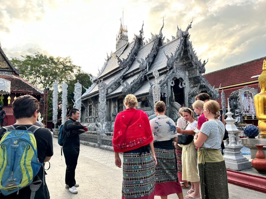 Chiang Mai: Half-Day Old Town Cycling Tour - Quiet temples and old architecture