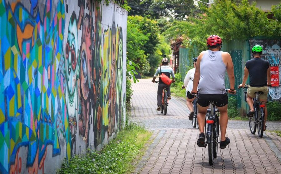 Chiang Mai: Half-Day Old Town Cycling Tour - Snacks, lunch, and the practical value of what is included