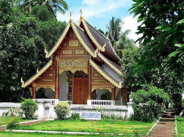 Chiang Mai: Historic Old City Bike Tour - Morning or Night - Tha Phae Gate and the story of the old trading city